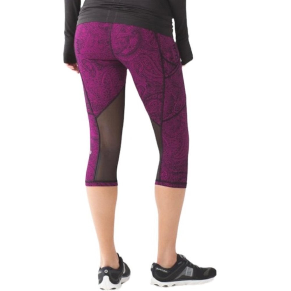 Lululemon Outrun 17" Crop Antique Paisley Deep Fuschia Black / Black size 8